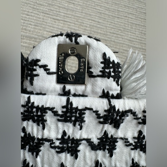 Chanel Dubai Embroidered Flap Bag 2015 Cruise - Picture 6 of 14